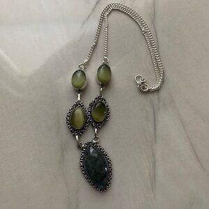 1675 Green and Silver Cascading Necklace with Ornate Design